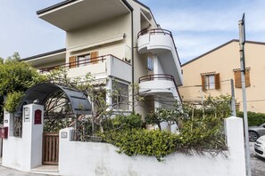 Exterior - N164 - Numana, two-room apartment with wonderful sea view (Numana)