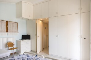 1 bedroom, bed sheets - N164 - Numana, two-room apartment with wonderful sea view (Numana)