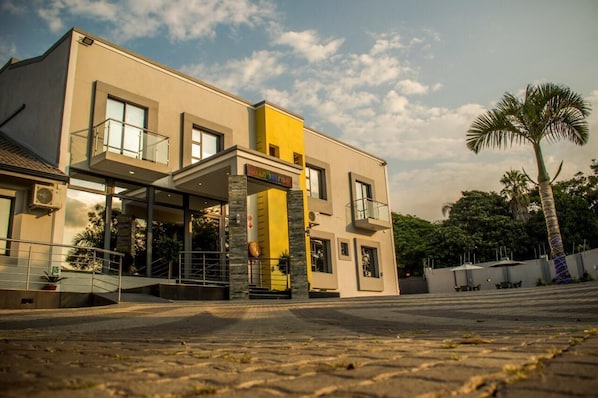 Fachada de la propiedad
