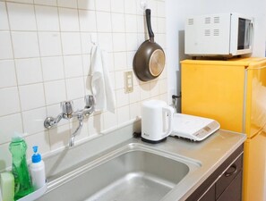 City Double Room | Private kitchenette | Fridge, microwave, stovetop, electric kettle - Hostel 758 Nagoya1G (Nagoya)
