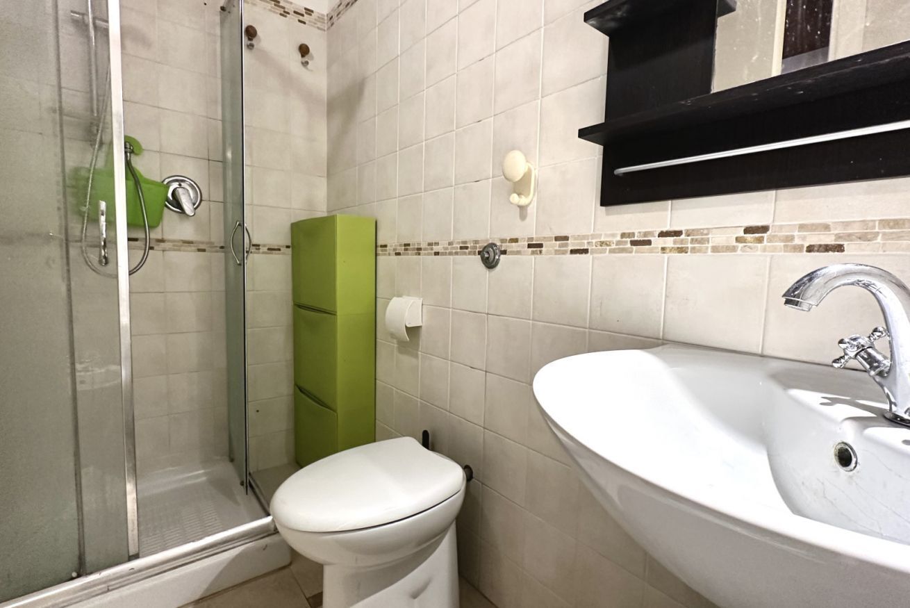 Duschwanne, Bidet, Handtücher