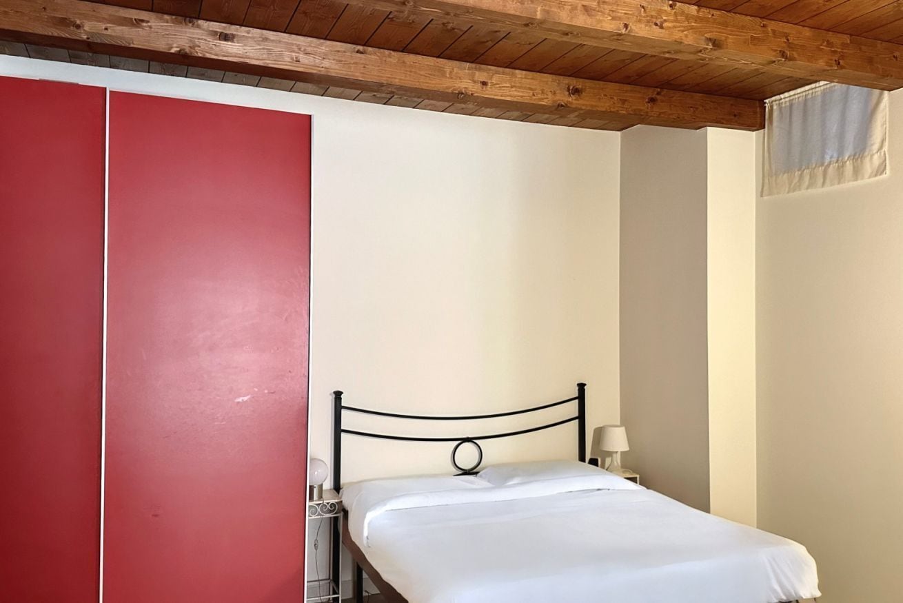 1 bedroom, bed sheets