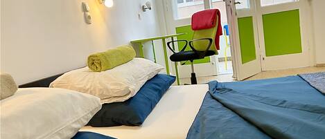 Departamento estándar | Caja de seguridad en la habitación y escritorio