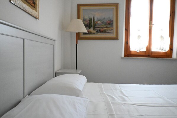 2 bedrooms, bed sheets