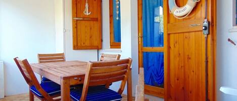 屋外ダイニングエリア