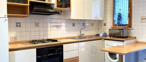 Fridge, oven