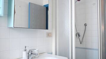 Doccia, bidet, asciugamani
