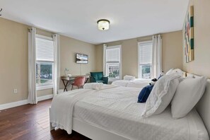 2 bedrooms, desk, iron/ironing board, WiFi