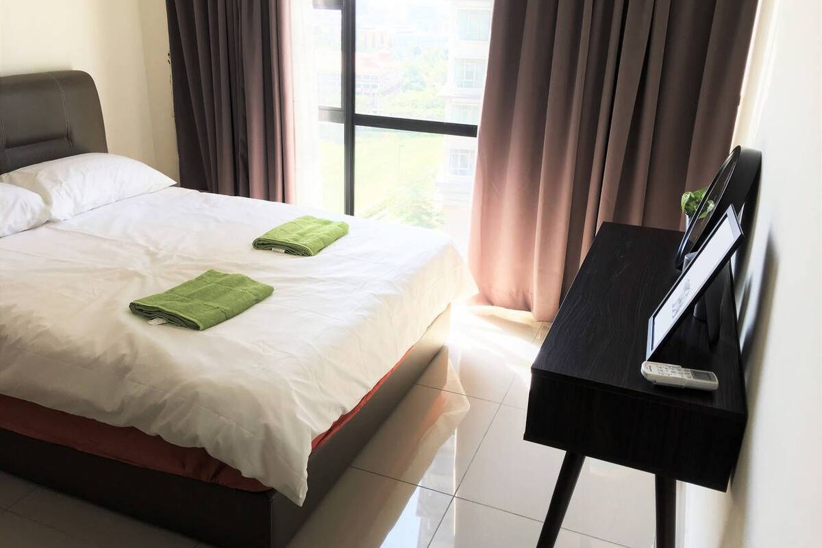 Desk, laptop workspace, iron/ironing board, WiFi (free)