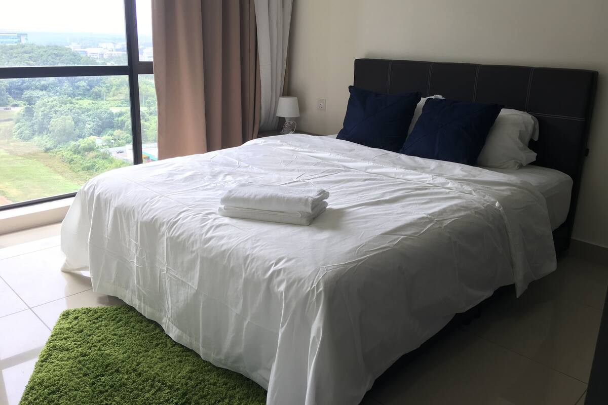 Desk, laptop workspace, iron/ironing board, WiFi (free)