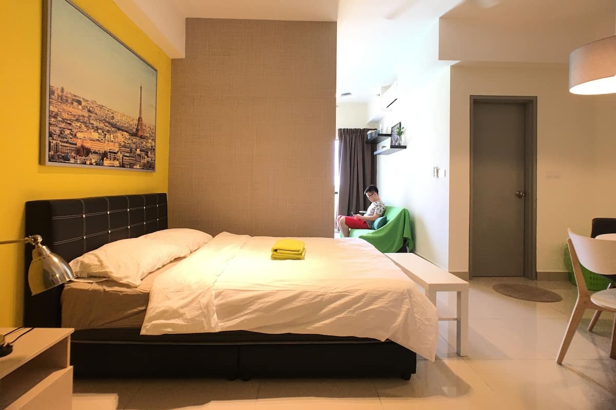 Desk, laptop workspace, iron/ironing board, free WiFi
