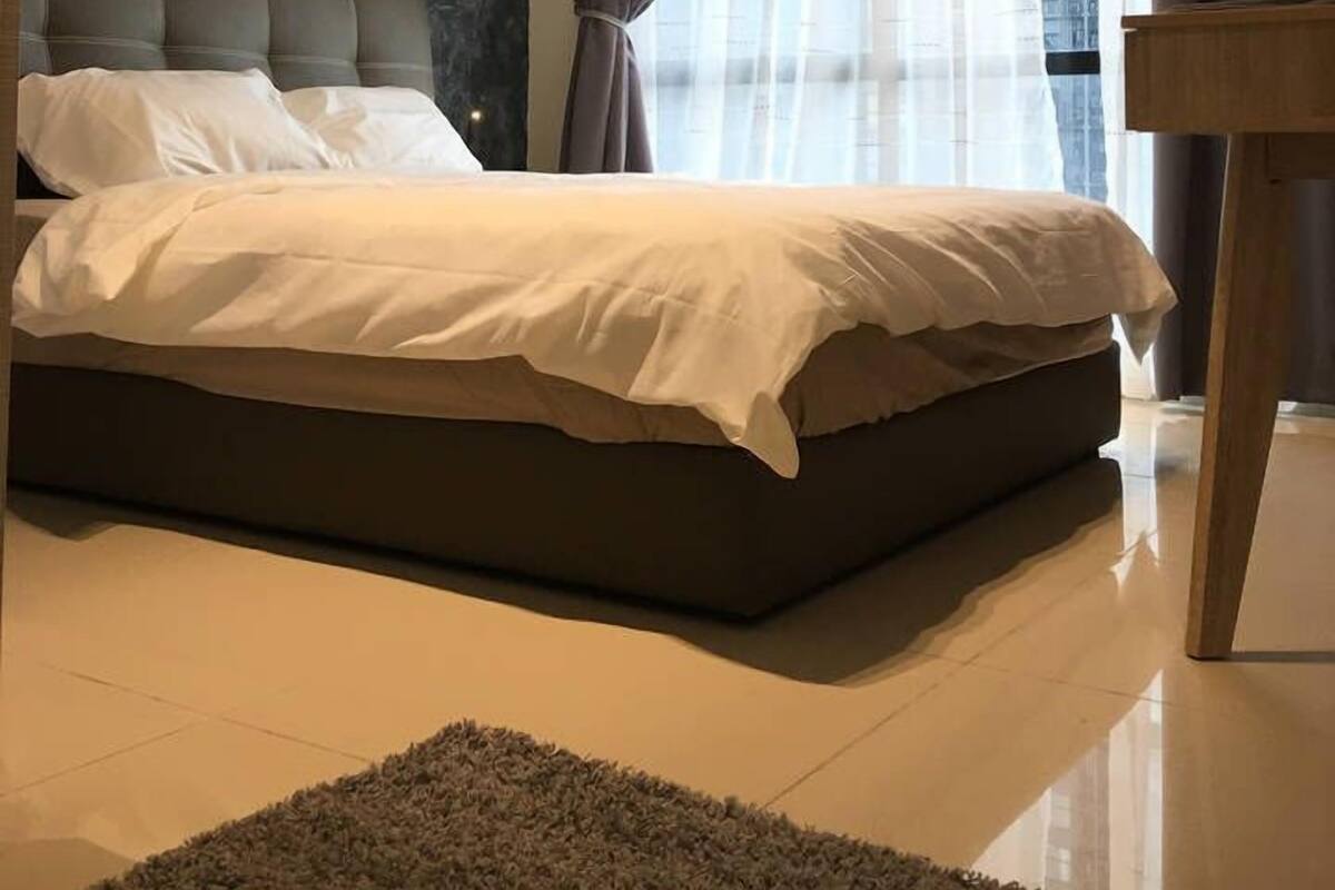 Tuscany Hyve Studio A613 | Desk, laptop workspace, iron/ironing board, WiFi (free)
