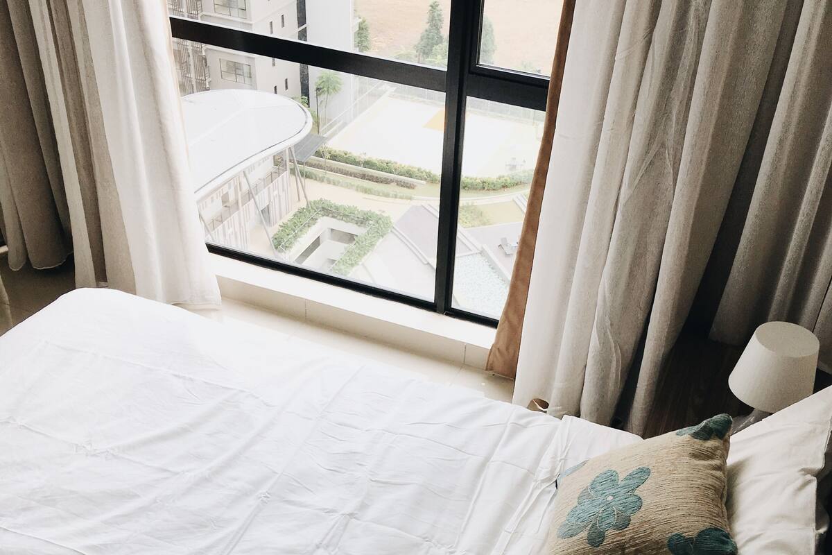 Desk, laptop workspace, iron/ironing board, WiFi (free)