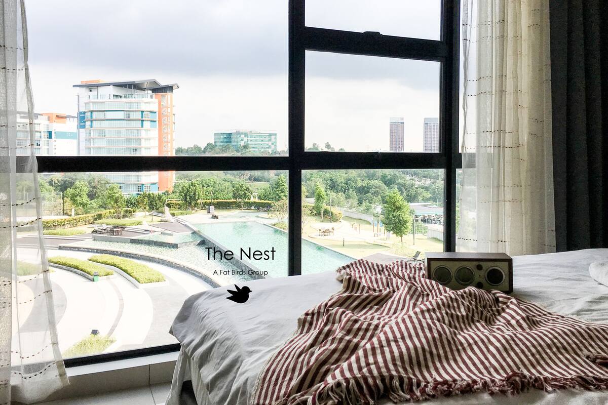 Cinnamon Home A314 | Desk, laptop workspace, iron/ironing board, WiFi (free)