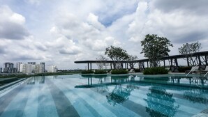 Outdoor pool - Cozy Kanvas Soho Suites (Cyberjaya)