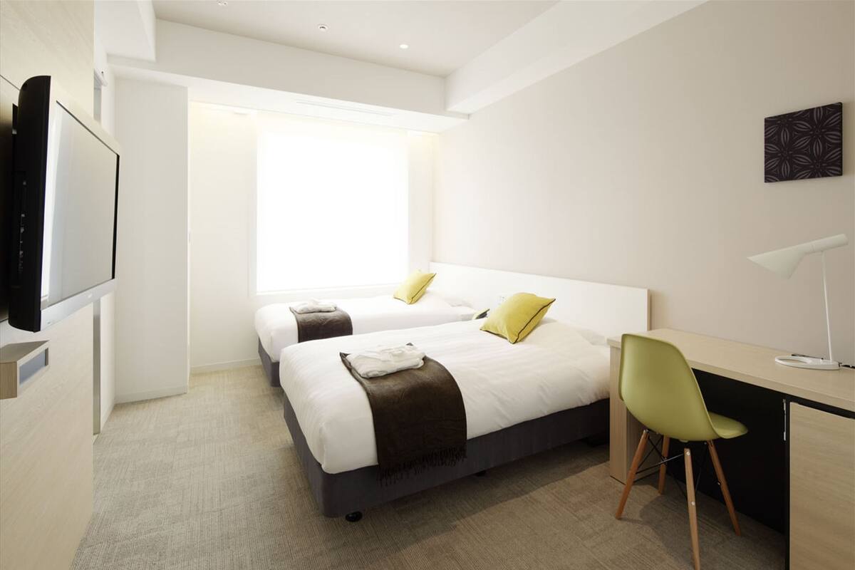 Twin Room, Accessible, Smoking | Desk, free WiFi, bed sheets