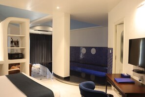 Studiosuite – royal | Sengetøy av topp kvalitet, memory foam-senger, minibar og safe på rommet