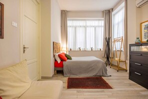 1 chambre, fer et planche Ă repasser, Wi-Fi gratuit, draps fournis
