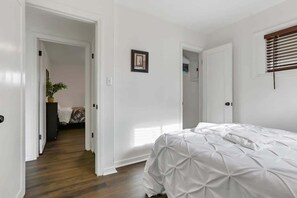 2 bedrooms, desk, iron/ironing board, WiFi