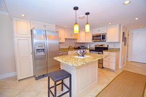 Condo, 2 Bedrooms | Private kitchen