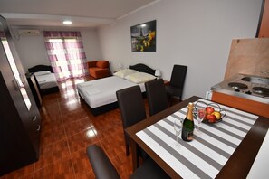 1 bedroom, iron/ironing board, WiFi, bed sheets