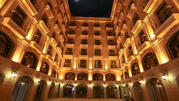 Fachada del alojamiento - Noche