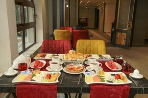 Free daily buffet breakfast