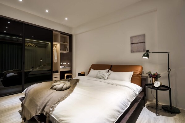 Apartment | 3 bedrooms, blackout drapes, free WiFi, bed sheets
