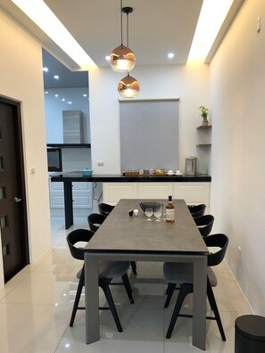 Restaurant - Single Eyelid Hostel (Yuanshan)