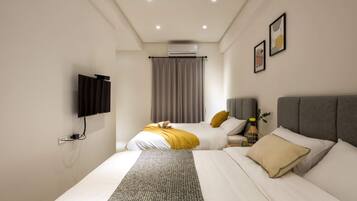 Apartment | Blackout drapes, WiFi (free), bed sheets