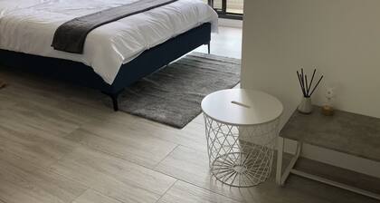 Single Eyelid Hostel
