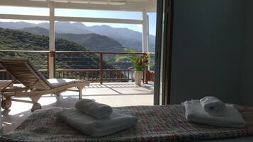 4 chambres, coffres-forts dans les chambres, bureau