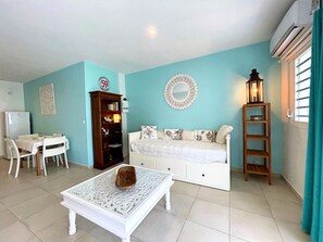 Interior - Luxury villa, view of Malendure bay, Cousteau reserve and salt pool (Bouillante)