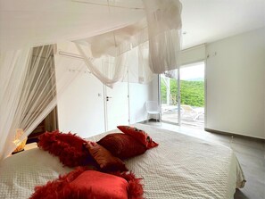 4 bedrooms, in-room safe, desk, iron/ironing board