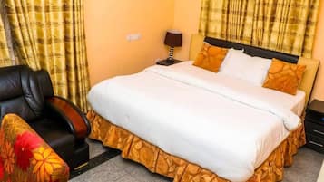 Deluxe Room | Desk, laptop workspace, blackout drapes, iron/ironing board