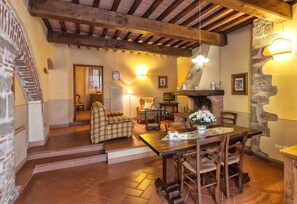 Apartment, 2 Schlafzimmer, Kamin, Gartenblick | Speisen
