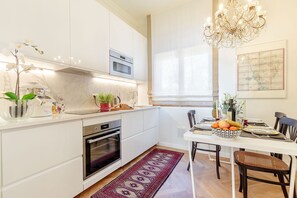 Frigorifero, microonde, forno, lavastoviglie