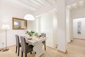 Dining - ORCHIDEA BIANCA a 2 Bedrooms 2 Bathrooms Understated Luxury with a Welcoming Ambience (Lucca)
