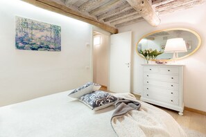 2 bedrooms, iron/ironing board, free WiFi, bed sheets - ORCHIDEA BIANCA a 2 Bedrooms 2 Bathrooms Understated Luxury with a Welcoming Ambience (Lucca)