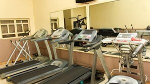 A gym with treadmills, exercise equipment, and a mirror. - Everyday Check Inn Limited (Port Harcourt)