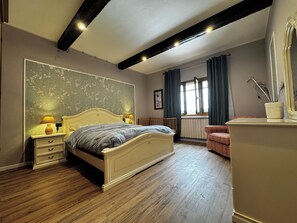 3 bedrooms, desk, free WiFi, bed sheets