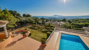 A pool area with a view of the sea and mountains. - Beautiful villa with private pool and sea views in Altea, Ref 3030 Elena Hills (Altea)