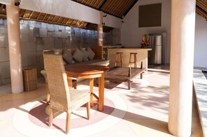 Dining - 3Bdr Luxurious Villas in Seminyak (Kuta)