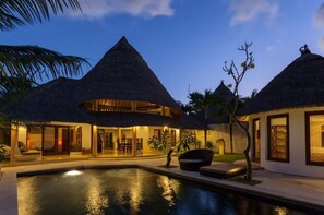 Pool - 3Bdr Luxurious Villas in Seminyak (Kuta)