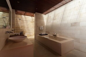 Towels, soap, shampoo, toilet paper - 3Bdr Luxurious Villas in Seminyak (Kuta)