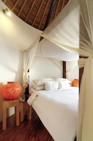 3 bedrooms, in-room safe, free WiFi, bed sheets - 3Bdr Luxurious Villas in Seminyak (Kuta)