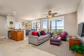 TV - Great Villa in the Hollows Resort, Beautiful Beach Club, Hiking Trails, 4 Pools! (Jonestown)