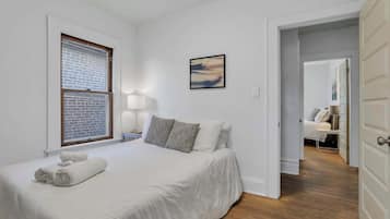 5 bedrooms, desk, iron/ironing board, WiFi