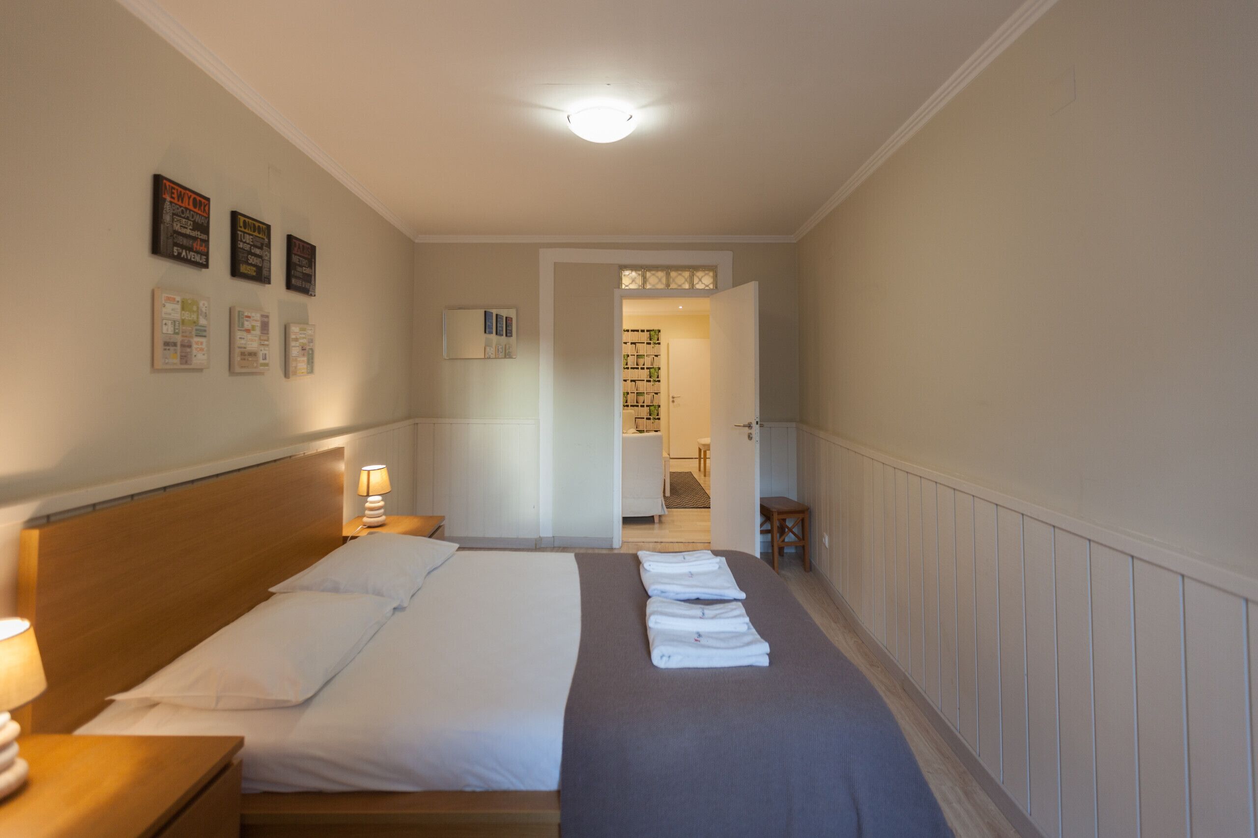 4 makuuhuonetta, silitysrauta/-lauta, ilmainen Wi-Fi, vuodevaatteet