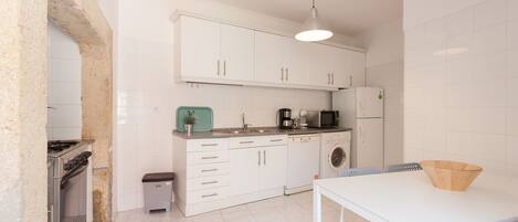 冰箱、微波炉、烤箱、洗碗机